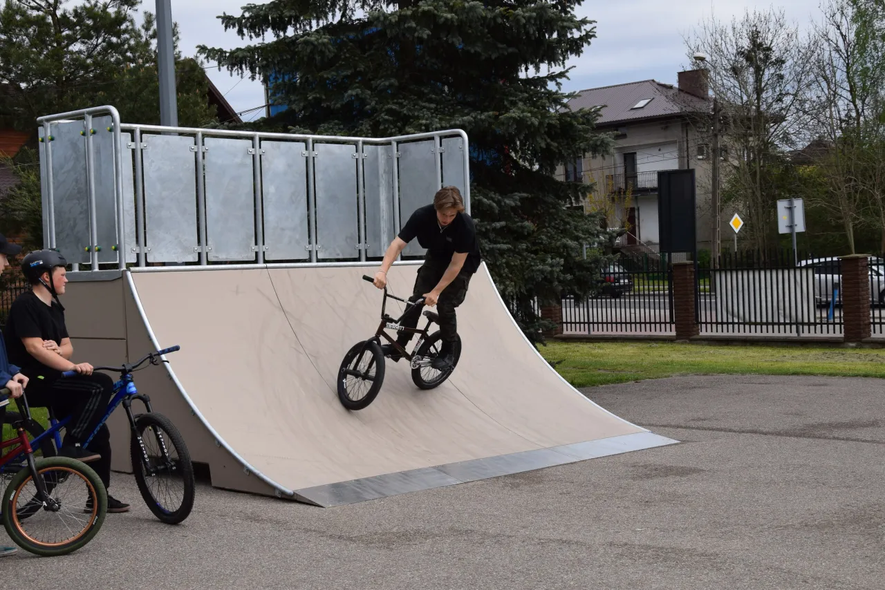 Zdjęcie Potocka skatepark: nowe przeszkody i problemy z nawierzchnią