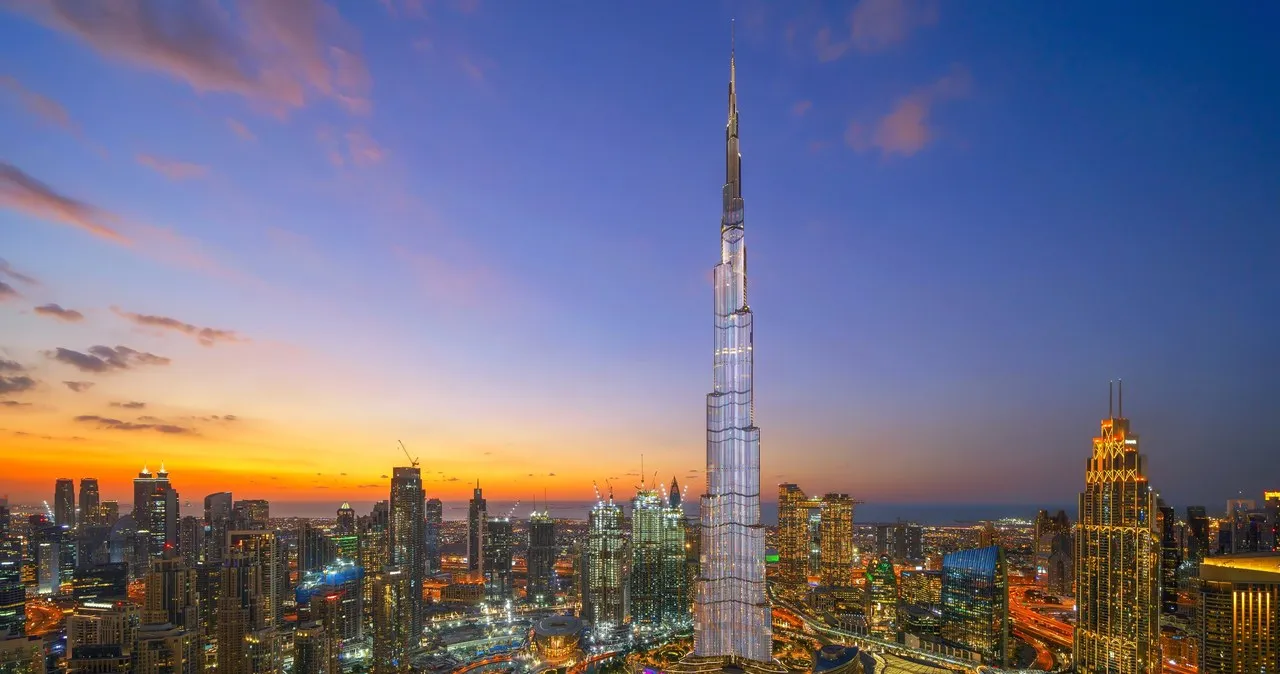 Zdjęcie Najwyższy budynek świata ile ma metrów? Zaskakująca wysokość Burj Khalifa