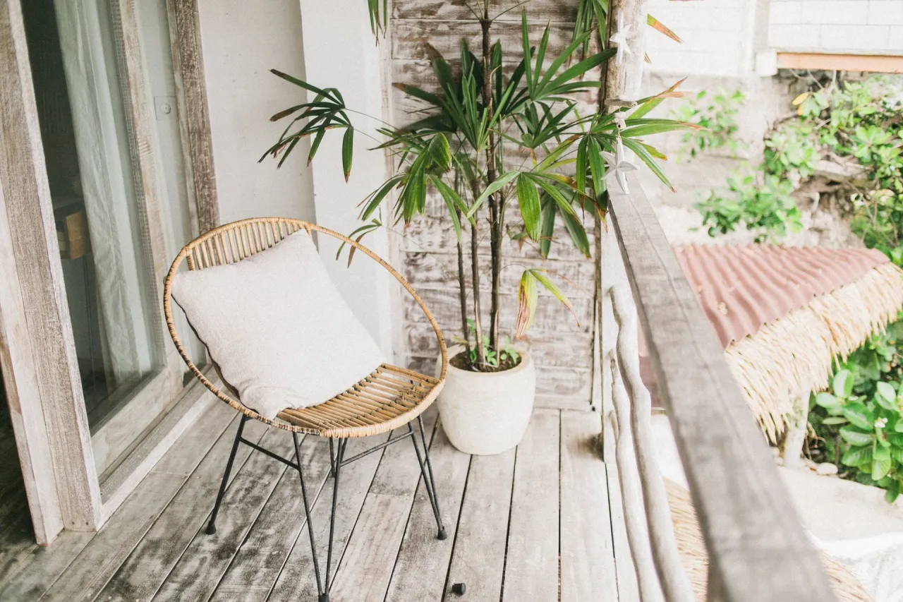 Zdjęcie Jak urządzić mały balkon, aby stał się przytulnym azylem?