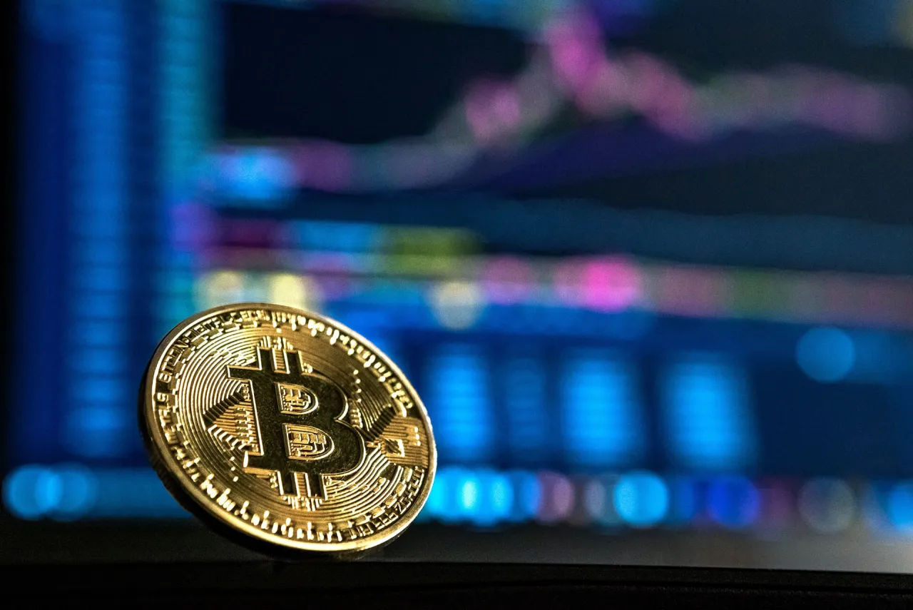 Zdjęcie Bitcoin co to? Rewolucyjna waluta, która zmieni twoje myślenie o pieniądzach