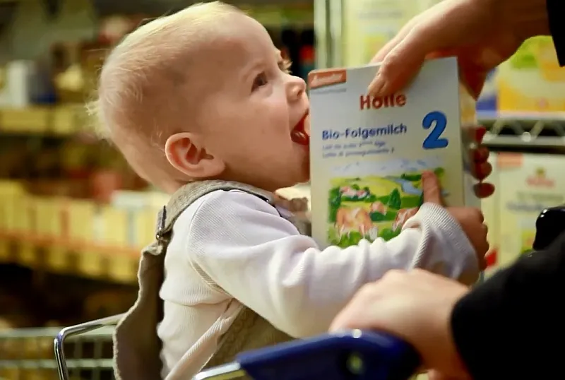 Zdjęcie Od kiedy mleko krowie dla dziecka? Bezpieczny wiek i zasady