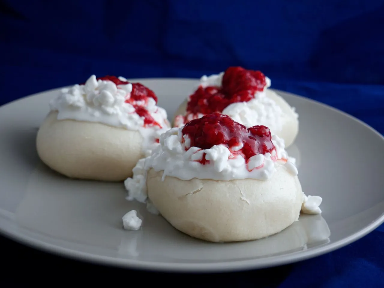 Zdjęcie Ile kalorii mają kluski na parze? Poznaj wartość odżywczą