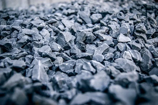 Zdjęcie Metr sześcienny żwiru ile to kilogramów? Odkryj prawdę o wadze!