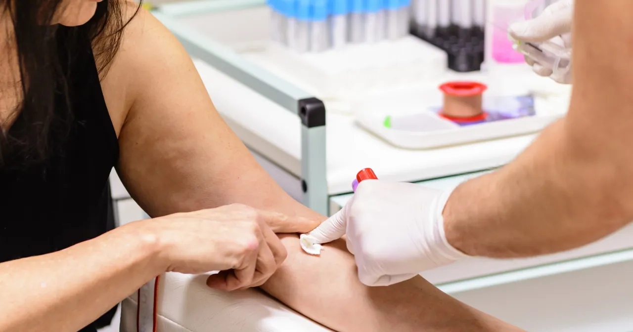 Zdjęcie Podwyższony poziom hemoglobiny: przyczyny, objawy i skutki zdrowotne