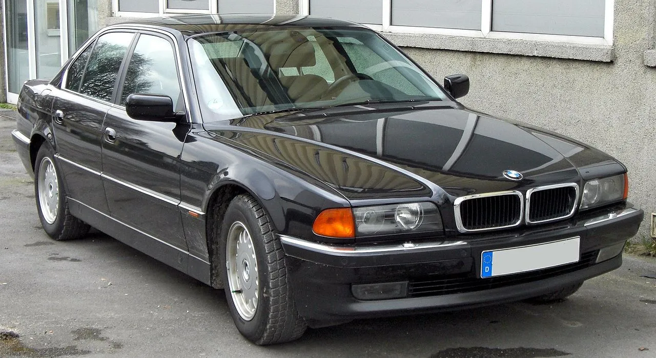 Zdjęcie BMW 750 iL – wyjątkowa limuzyna z niezawodnym silnikiem V12