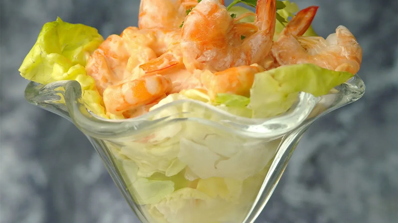 Zdjęcie Receta cóctel de gambas con salsa rosa fácil y rápida para celebraciones