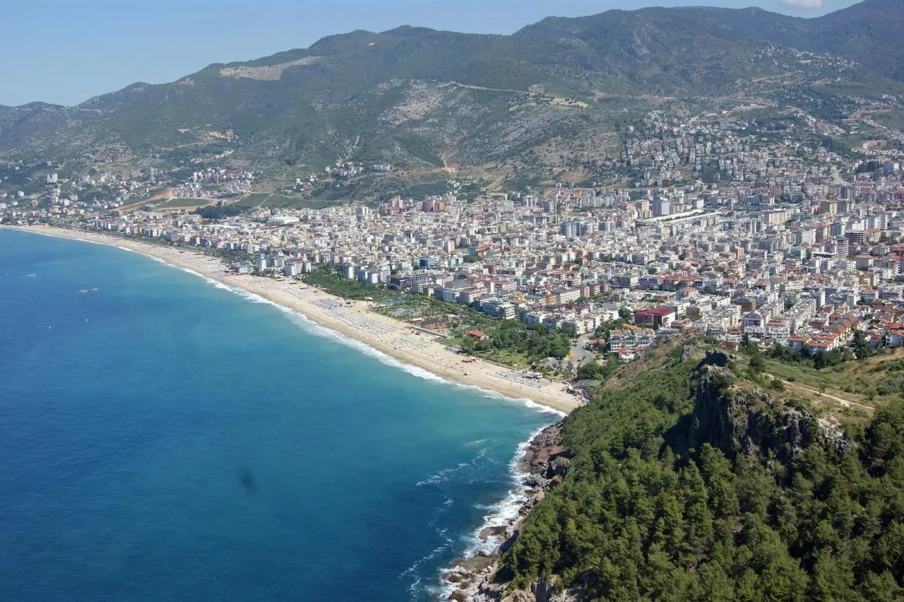Zdjęcie Alanya nad jakim morzem leży? Sprawdź, dlaczego warto tam pojechać!