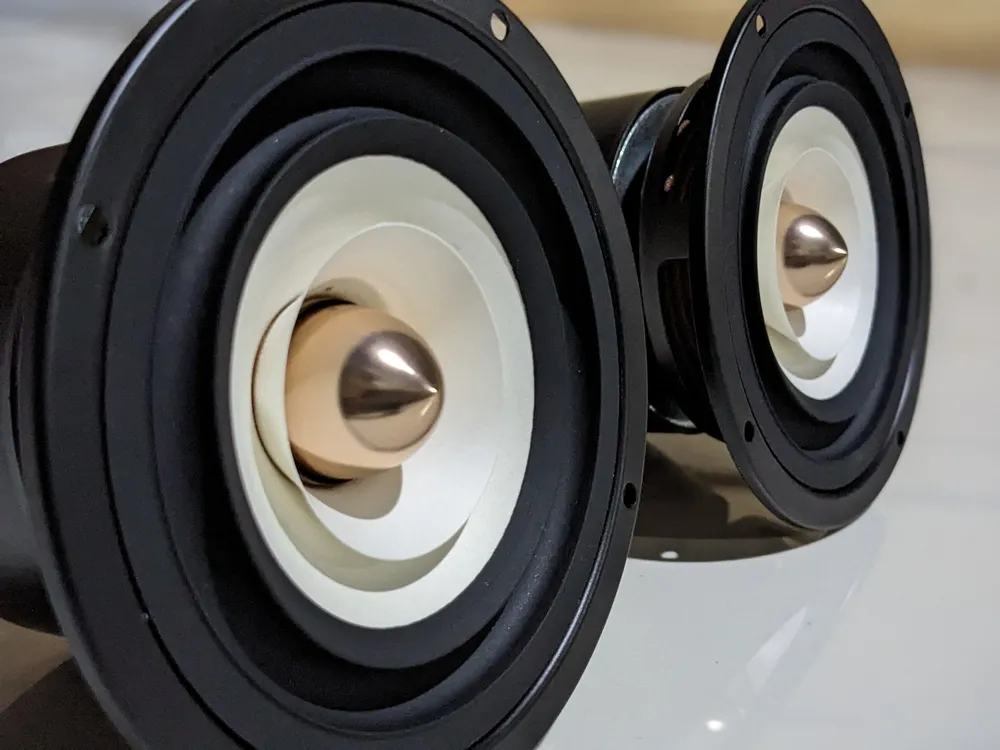 Zdjęcie Najlepsze głośniki średniotonowe estradowe – wybierz odpowiedni model