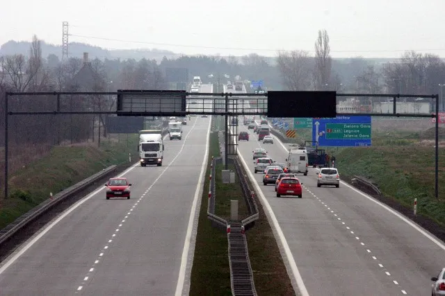 Zdjęcie Ile można jechać na autostradzie? Prędkości, mandaty i bezpieczeństwo