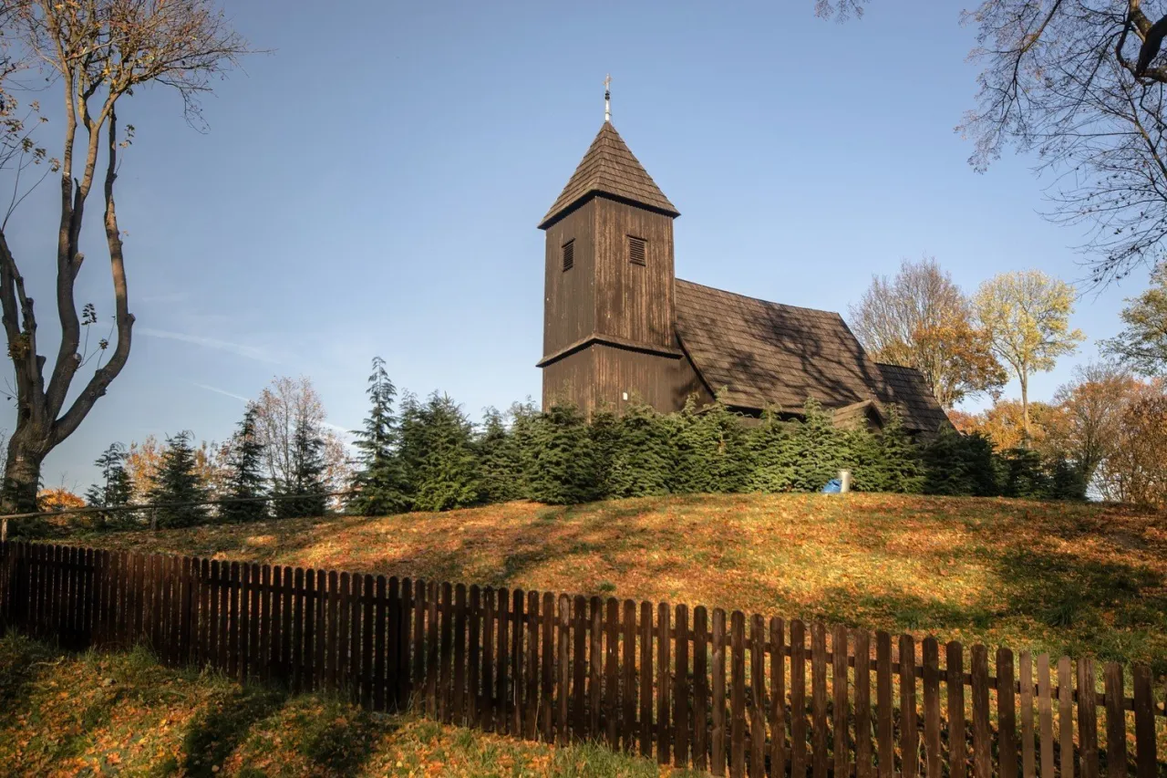 Zdjęcie Kościoły drewniane na Śląsku: Odkryj ich niezwykłe historie i architekturę