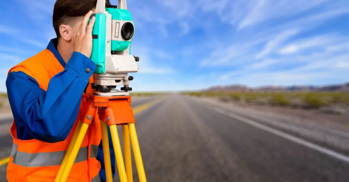 Zdjęcie Praca geodety: obowiązki, zarobki, jak zostać? [Kompletny przewodnik]