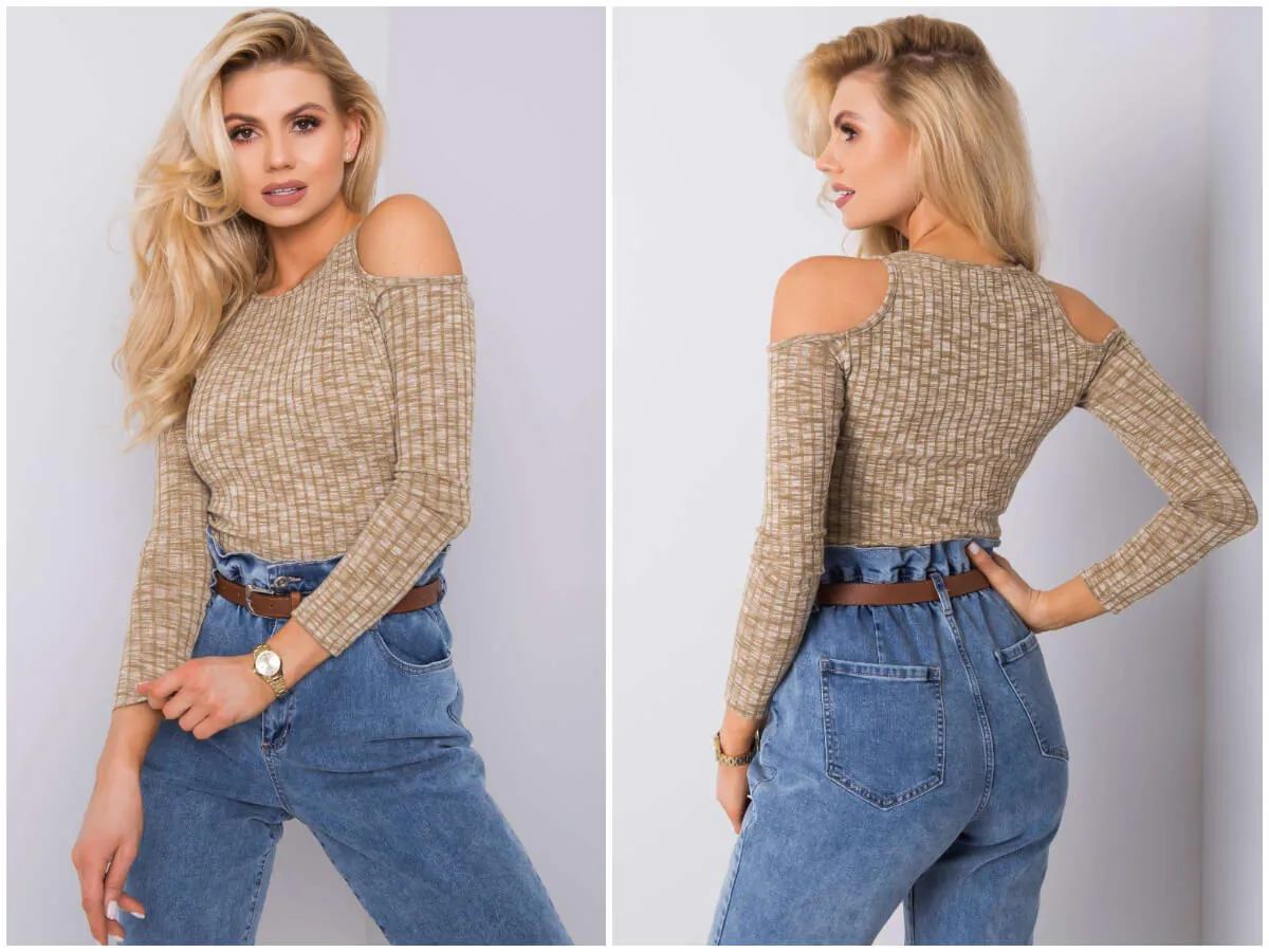 Zdjęcie Odważne bluzki z wycięciami po bokach: Hit czy kit? Opinie i fakty