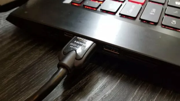 Zdjęcie Jak podłączyć telewizor do laptopa? Proste metody i porady krok po kroku
