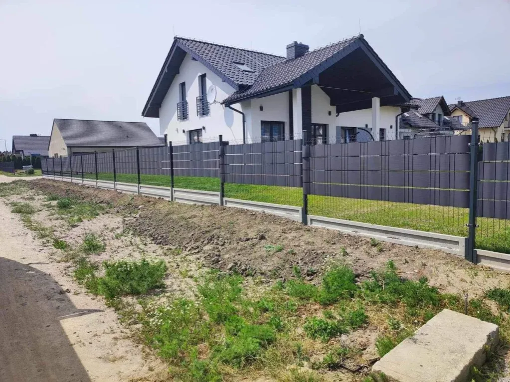 Zdjęcie Jakie szpilki do bramy przesuwnej wybrać, aby uniknąć problemów?