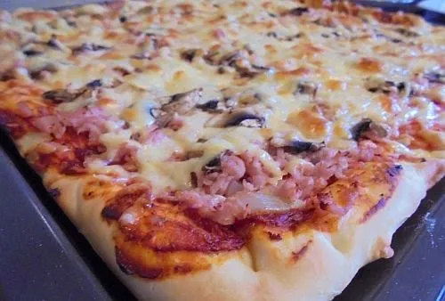 Zdjęcie Miękkie ciasto na pizzę: Pożegnaj twardy spód na zawsze!