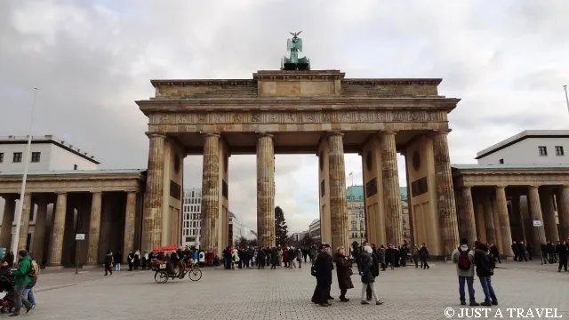 Zdjęcie 10 Niezwykłych Atrakcji Zimowych w Berlinie: Magiczna Podróż