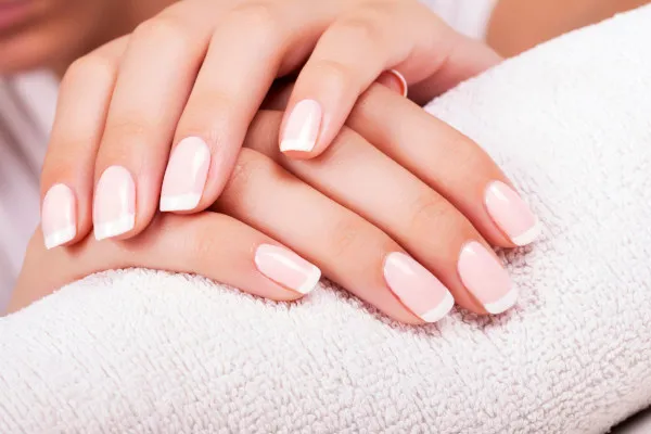 Zdjęcie Jak zrobić manicure francuski w domu - proste kroki dla idealnego efektu