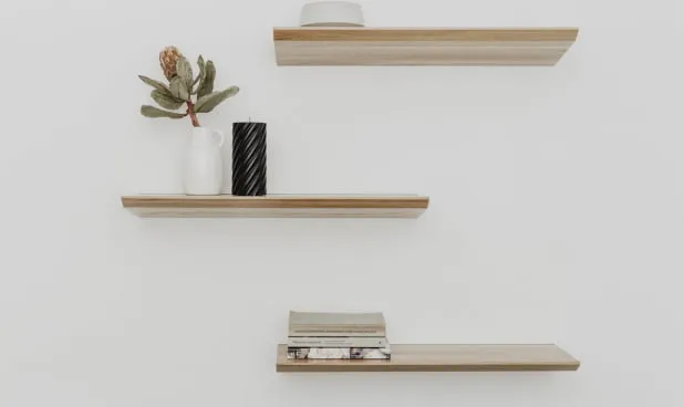 Zdjęcie Jak zamontować półki na ścianie: proste metody i najczęstsze błędy