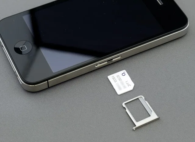 Zdjęcie Jak włożyć kartę sim do iphone 11 - uniknij problemów z instalacją