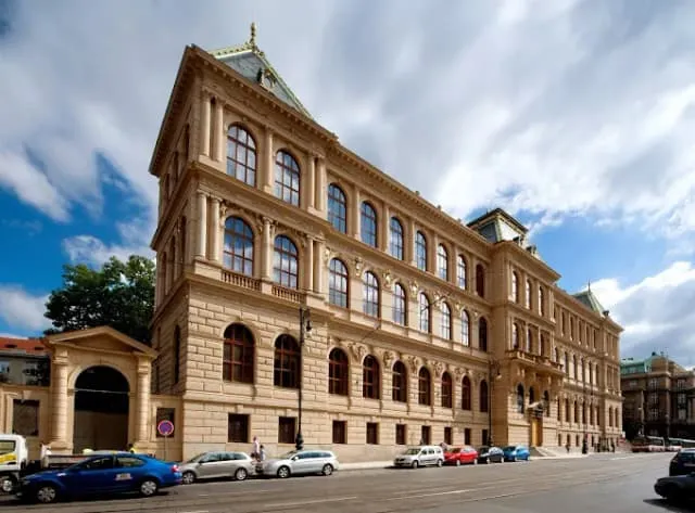 Zdjęcie Muzeum sztuki nowoczesnej w Pradze: odkryj fascynujące kolekcje