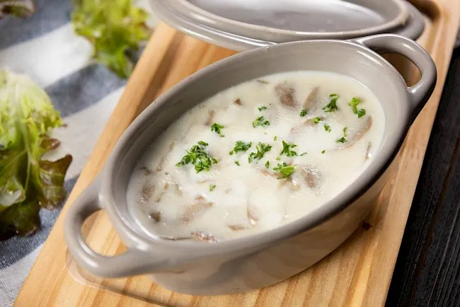 Zdjęcie Ile kcal ma zupa grzybowa z makaronem? Poznaj kaloryczność tej potrawy