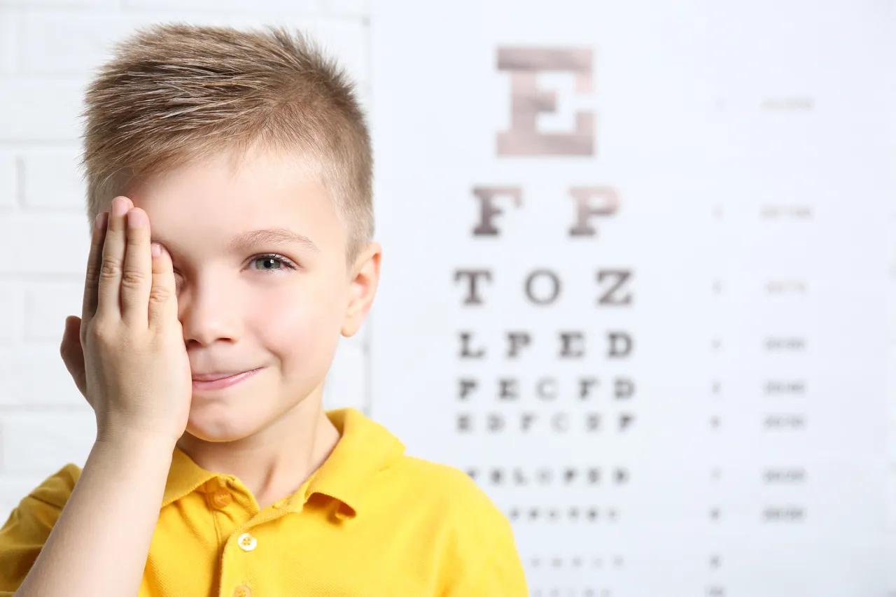 Zdjęcie Kiedy dziecko z astygmatyzmem powinno nosić okulary dla lepszego widzenia