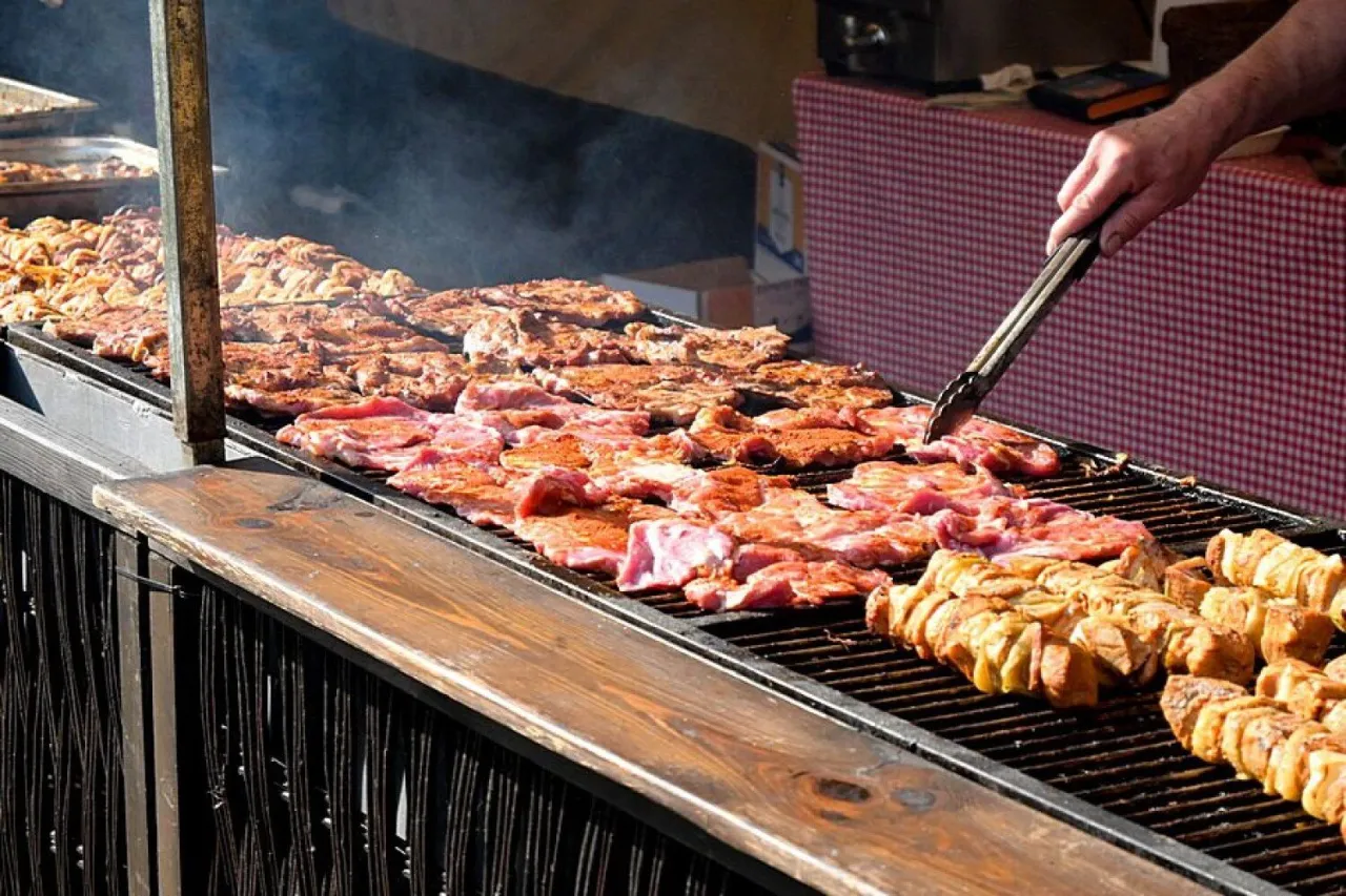 Zdjęcie Gdzie zjeść w Zameku Książ? Odkryj wyjątkowe restauracje i smaki