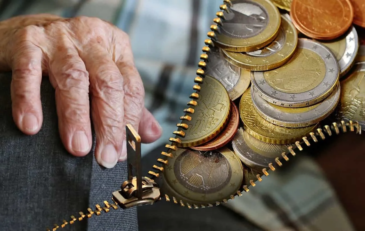 Zdjęcie Ile z emerytury może zabrać komornik? Sprawdź, by uniknąć strat