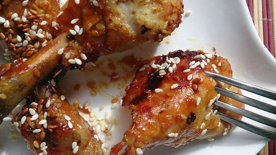 Zdjęcie Soczyste udka kurczaka z grilla w folii - prosty przepis na smakowite danie