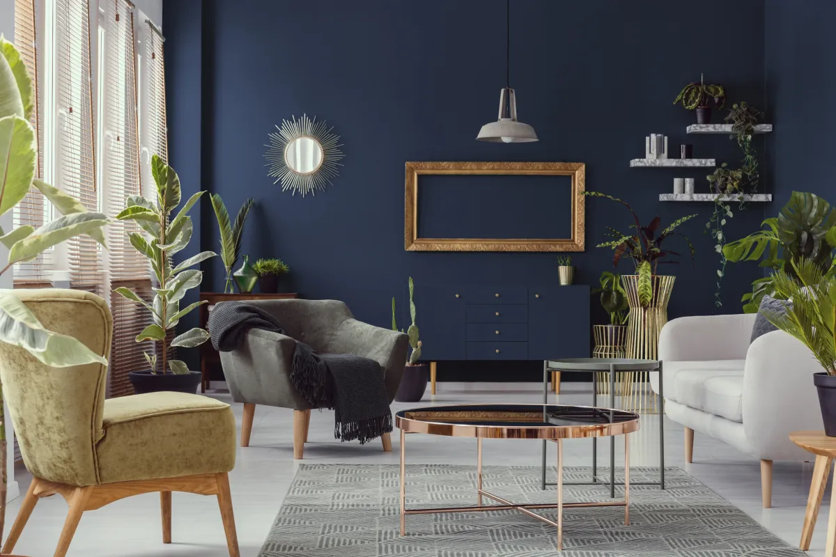 Zdjęcie Jak łączyć granatową ścianę w salonie - stylowe pomysły i inspiracje