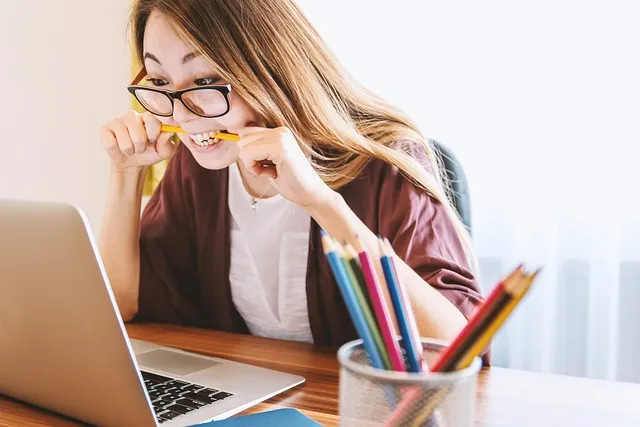 Zdjęcie Ile trwają studia historyczne? Czas trwania i ważne informacje