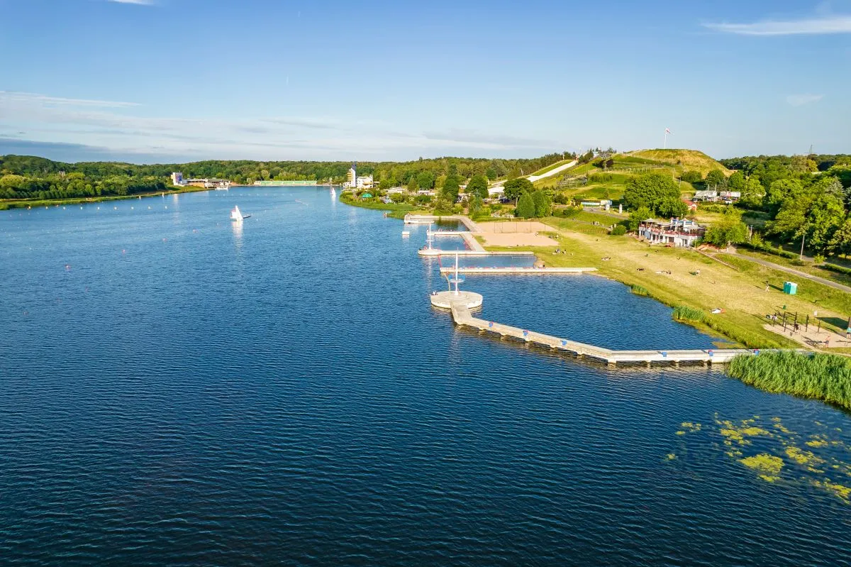 Zdjęcie Gdzie nad jezioro z dzieckiem w Wielkopolsce - bezpieczne miejsca na wypoczynek