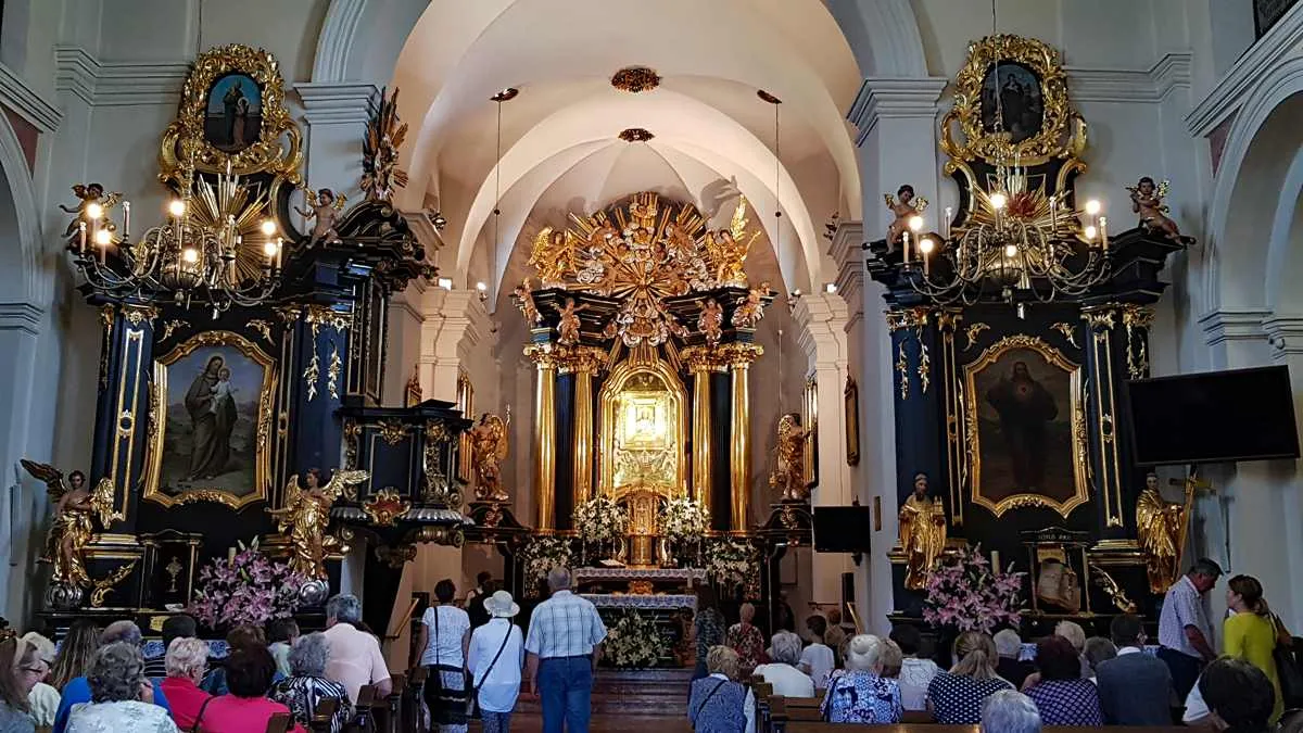 Zdjęcie Sanktuarium Tuchów: historia, modlitwy i pielgrzymki w sercu Polski