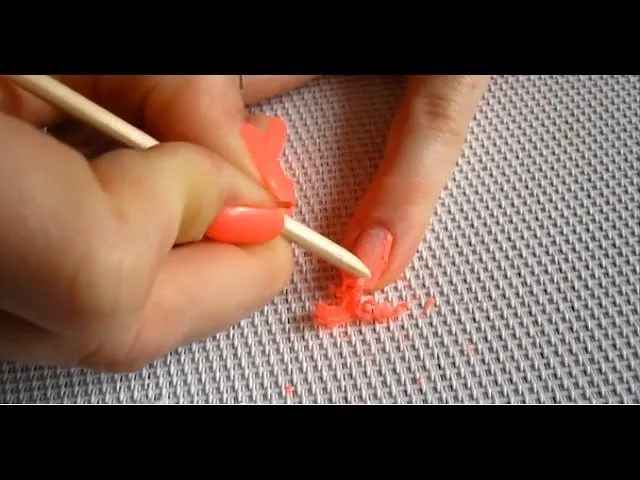 Zdjęcie Jak zmyć manicure hybrydowy w domu bez uszkodzenia paznokci