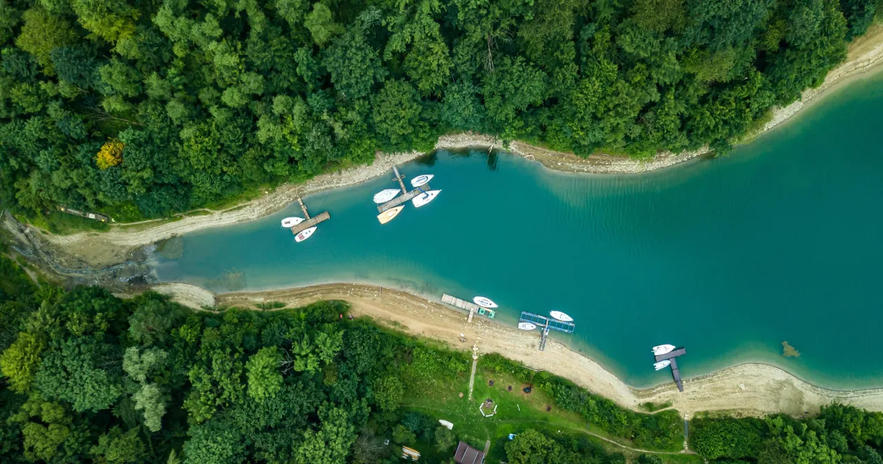 Zdjęcie Jezioro Wisztynieckie: piękne miejsce na wypoczynek i przygodę