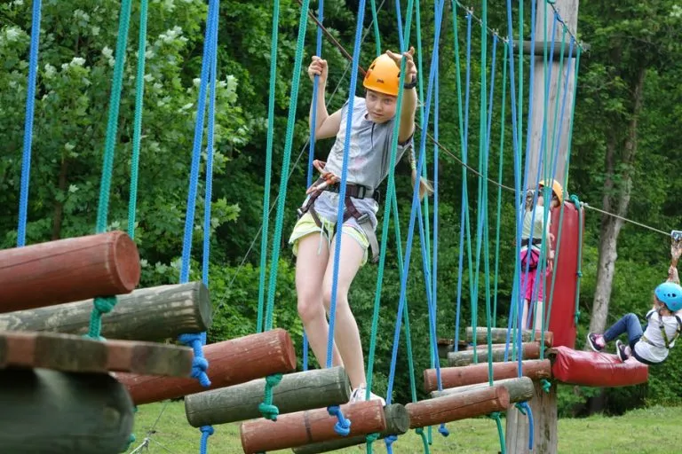 Zdjęcie Park linowy i minigolf Kletno - idealne miejsce na rodzinne atrakcje