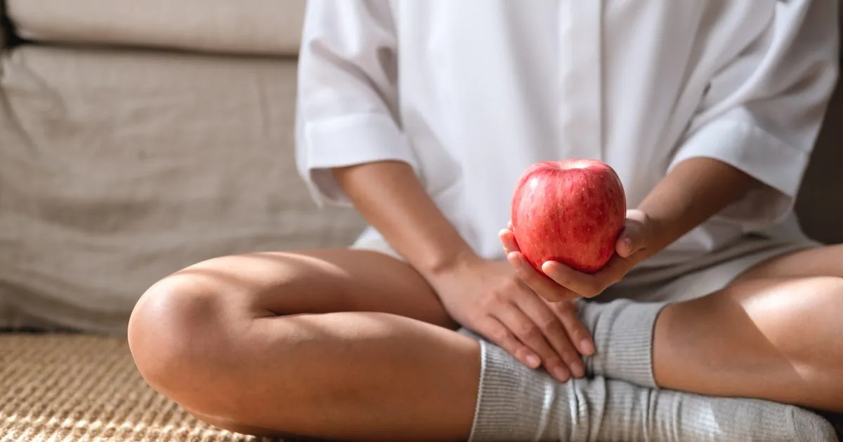 Zdjęcie Ile kalorii ma jabłko? Dokładne dane i wpływ na Twoją dietę