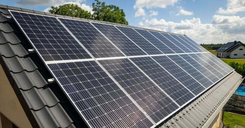 Zdjęcie Czy fotowoltaika działa w nocy? Co musisz wiedzieć o energii słonecznej