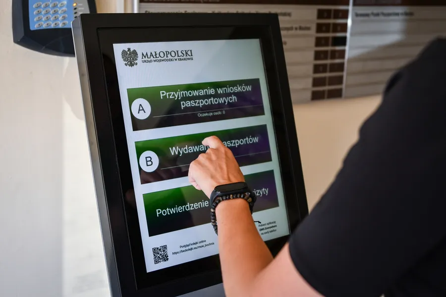 Zdjęcie Gdzie najmniejsze kolejki po paszport? Odkryj szybkie lokalizacje i porady