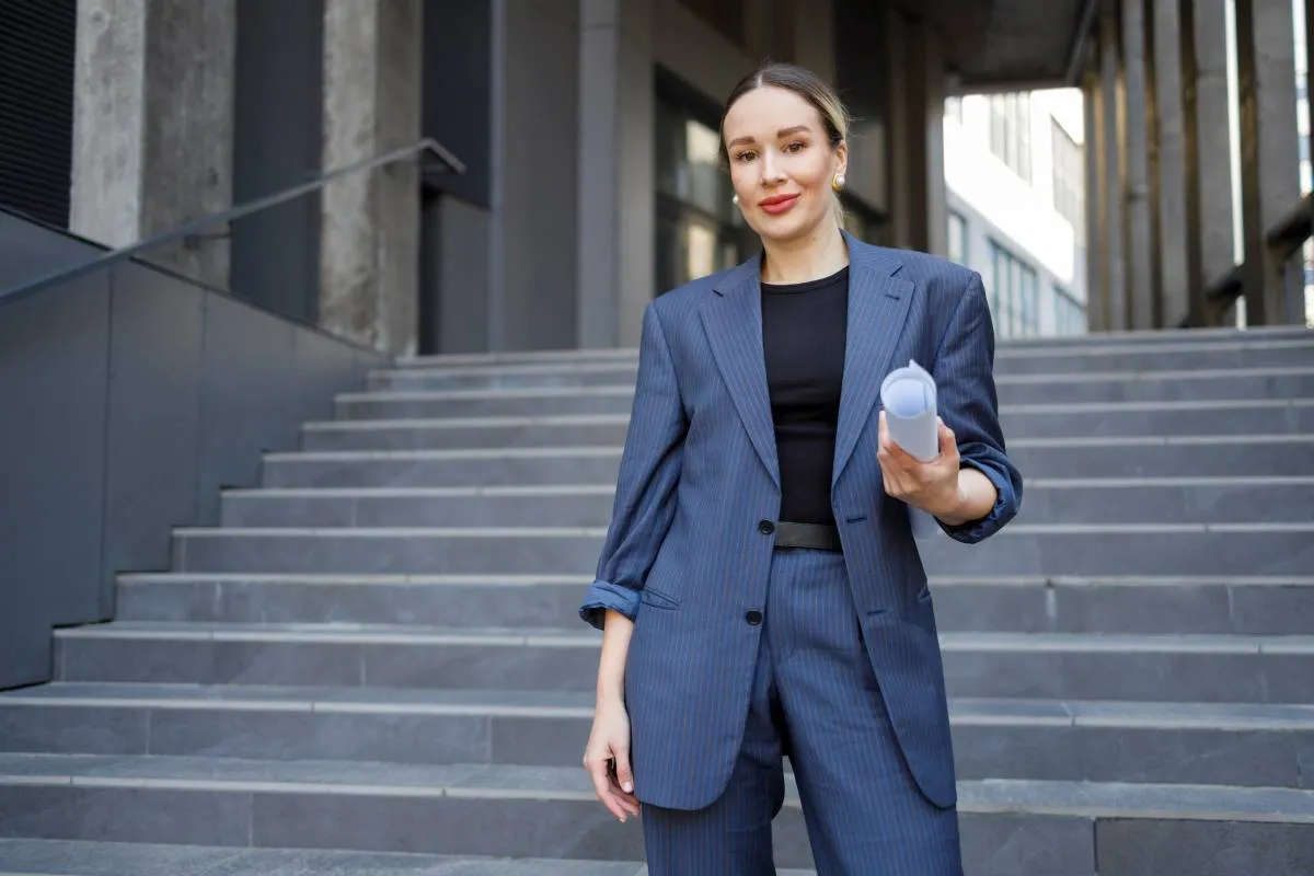 Zdjęcie Jak się ubrać do sądu jako świadek: 8 zasad elegancji