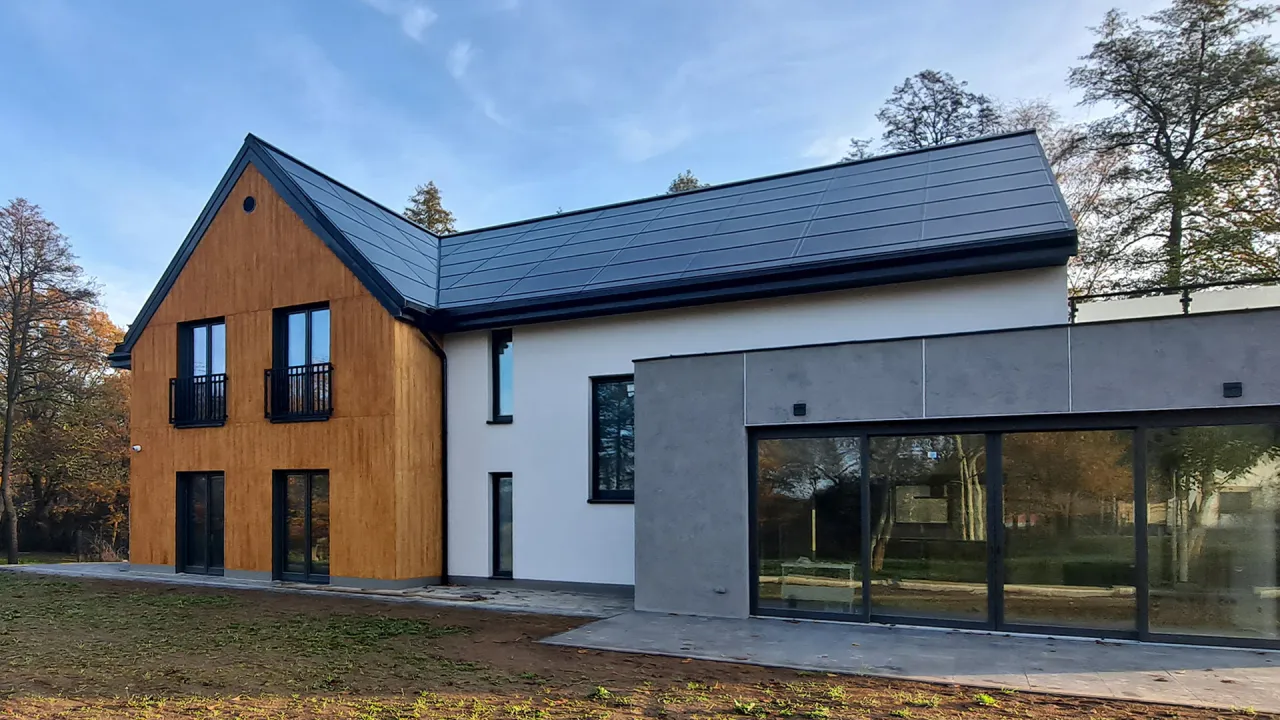 Zdjęcie Dach solarny: Jak zaoszczędzić na energii i poprawić estetykę domu