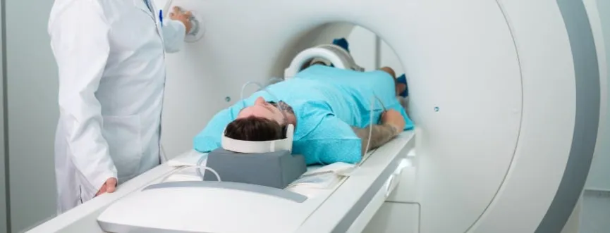 Zdjęcie Alkohol po rezonansie z kontrastem? Kiedy można pić?