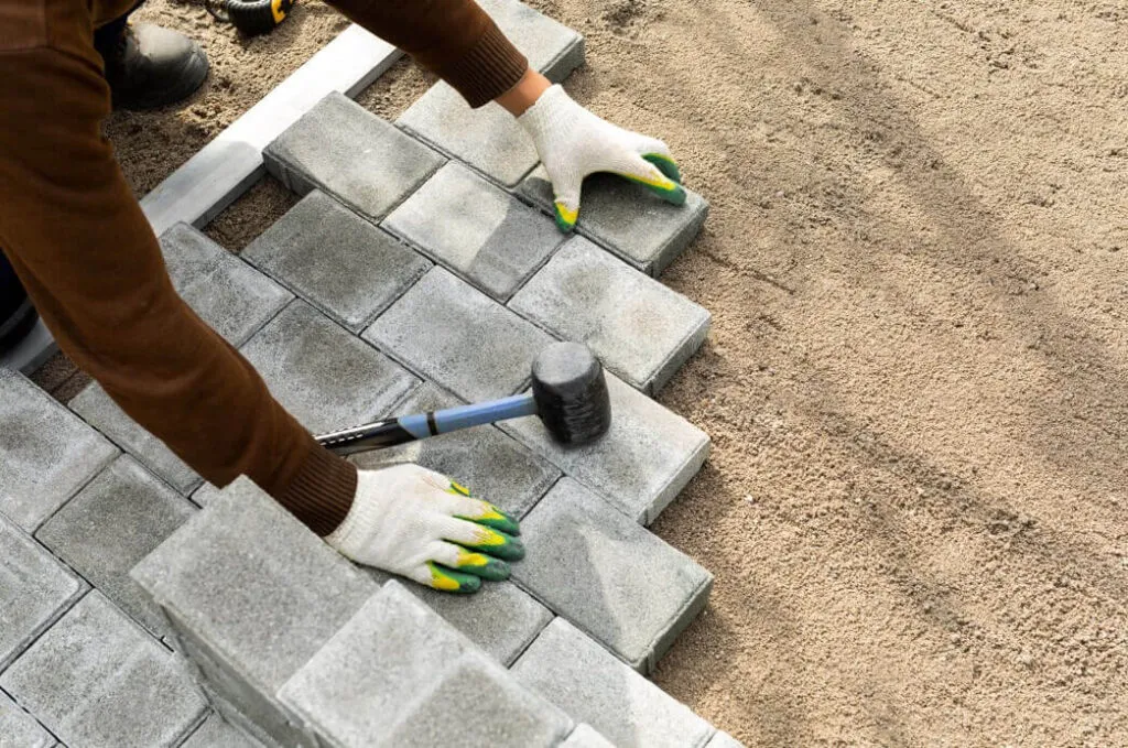 Zdjęcie Jak poprawnie wybrać cement pod kostkę - wskazówki dla majsterkowicza