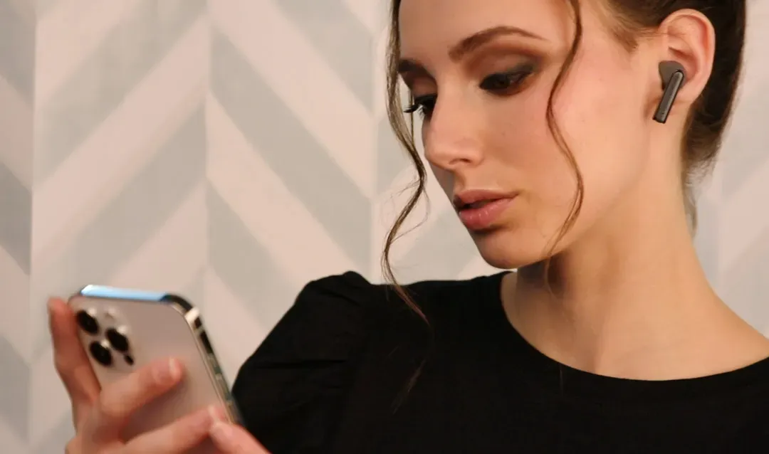 Zdjęcie Comment connecter des écouteurs sans fil à un téléphone facilement ?