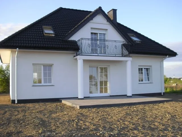 Zdjęcie Białe okna: 7 inspirujących kolorów elewacji - poradnik