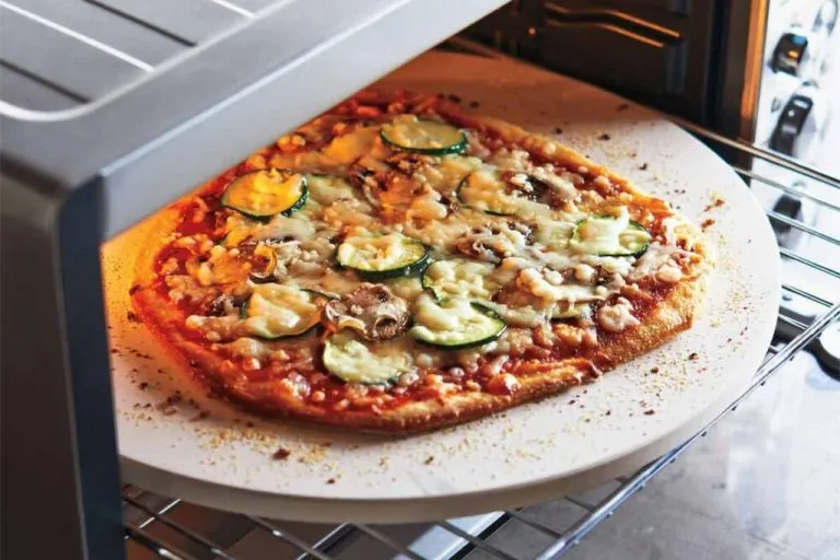 Zdjęcie Jak przełożyć pizzę na kamień bez łopatki - proste i skuteczne metody