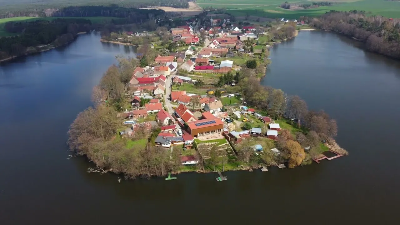 Zdjęcie Jezioro Paklicko Małe - piękno natury, wędkowanie i relaks w okolicy