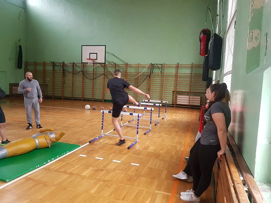 Zdjęcie Gdzie można poćwiczyć tor przeszkód do policji w Warszawie? Sprawdź najlepsze miejsca