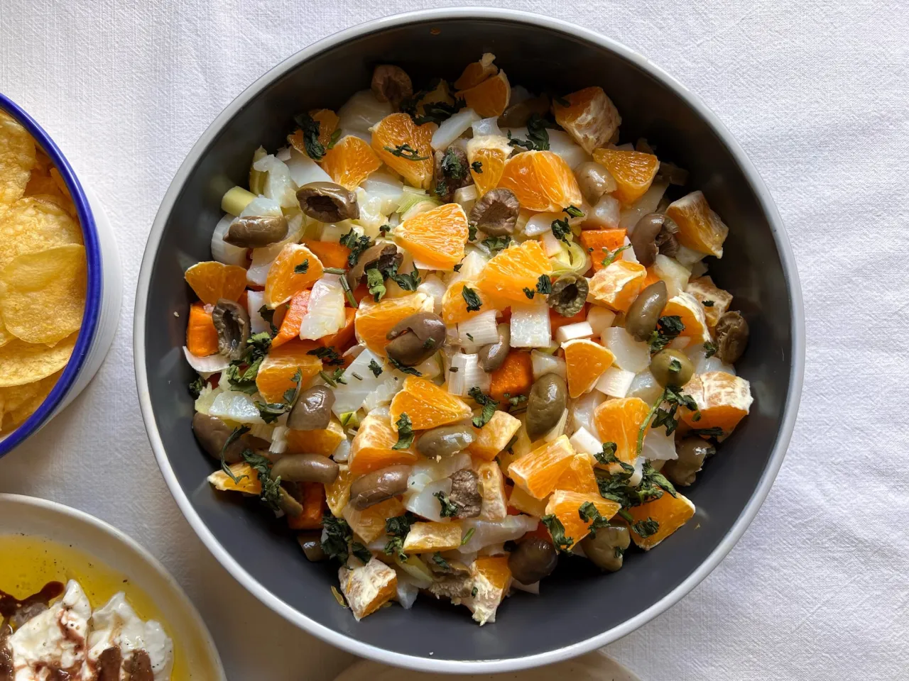 Zdjęcie Ensalada de naranja y bacalao: la receta andaluza que te sorprender&aacute;