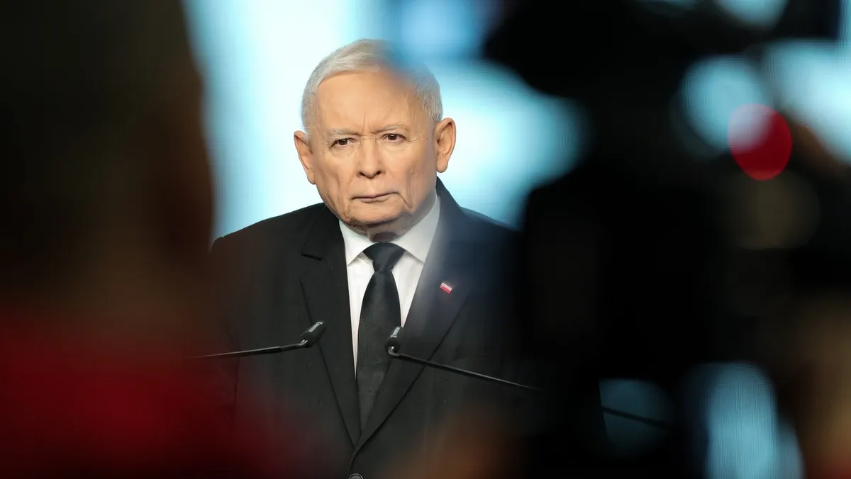 Zdjęcie W co gra Kaczyński? Analiza jego strategii w polskiej polityce